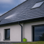 Pulverisation toiture sur toit tuiles grises