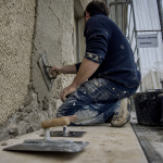 Enduit chaux chanvre exterieur en 3 couches sur façade, artisan à la taloche