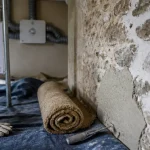Isoler un mur en pierre avec enduit chaux-chanvre respirant