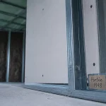 Portée maximum plafond autoportant M48, rails R48 et montants M48 au plafond