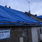 Toiture en bâche PEHD tendue pour mise hors d’eau après sinistre