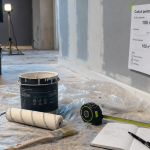 Combien de litre de peinture pour 100m2 : rouleau, brosse et calcul rendement peinture