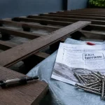 Kit terrasse : terrasse prête à poser, lames bois et plots réglables